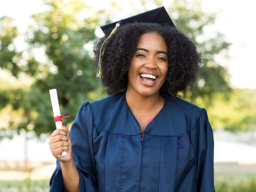 32 Creative Graduation Photoshoot Ideas - Portraits Refined